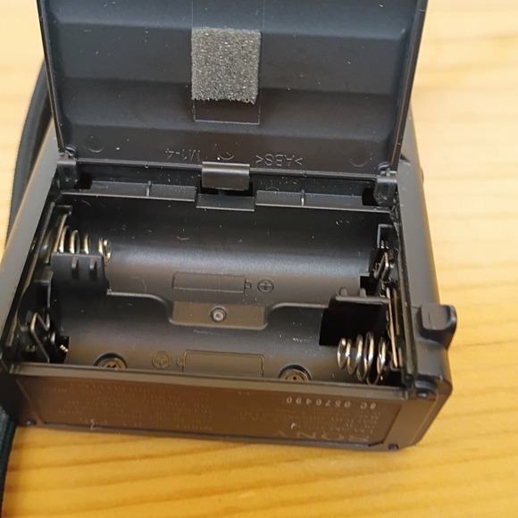 Sony ICF-P26 Portable Pocket FM/AM Radio Built-in Speaker TESTED & WORKING - Picture 10 of 10